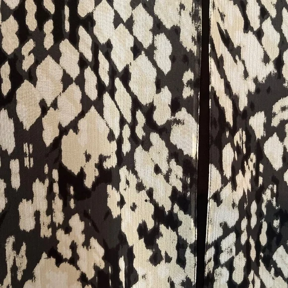 Vince 100% Silk Sleeveless Shift Dress Abstract/Snakeskin-ish Print ~ Size 8 - Picture 11 of 11